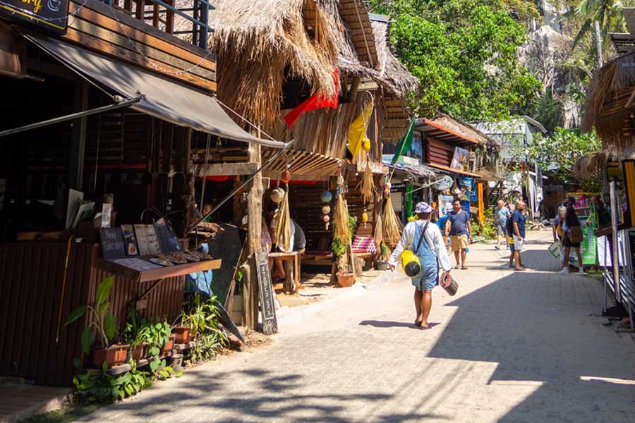 Railay-Beach-walking-street